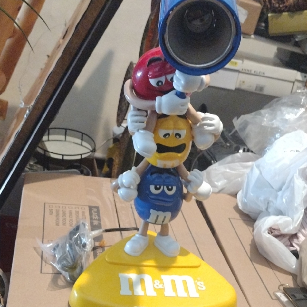 M&M'S Stacked Red Yellow Blue Character Lamp